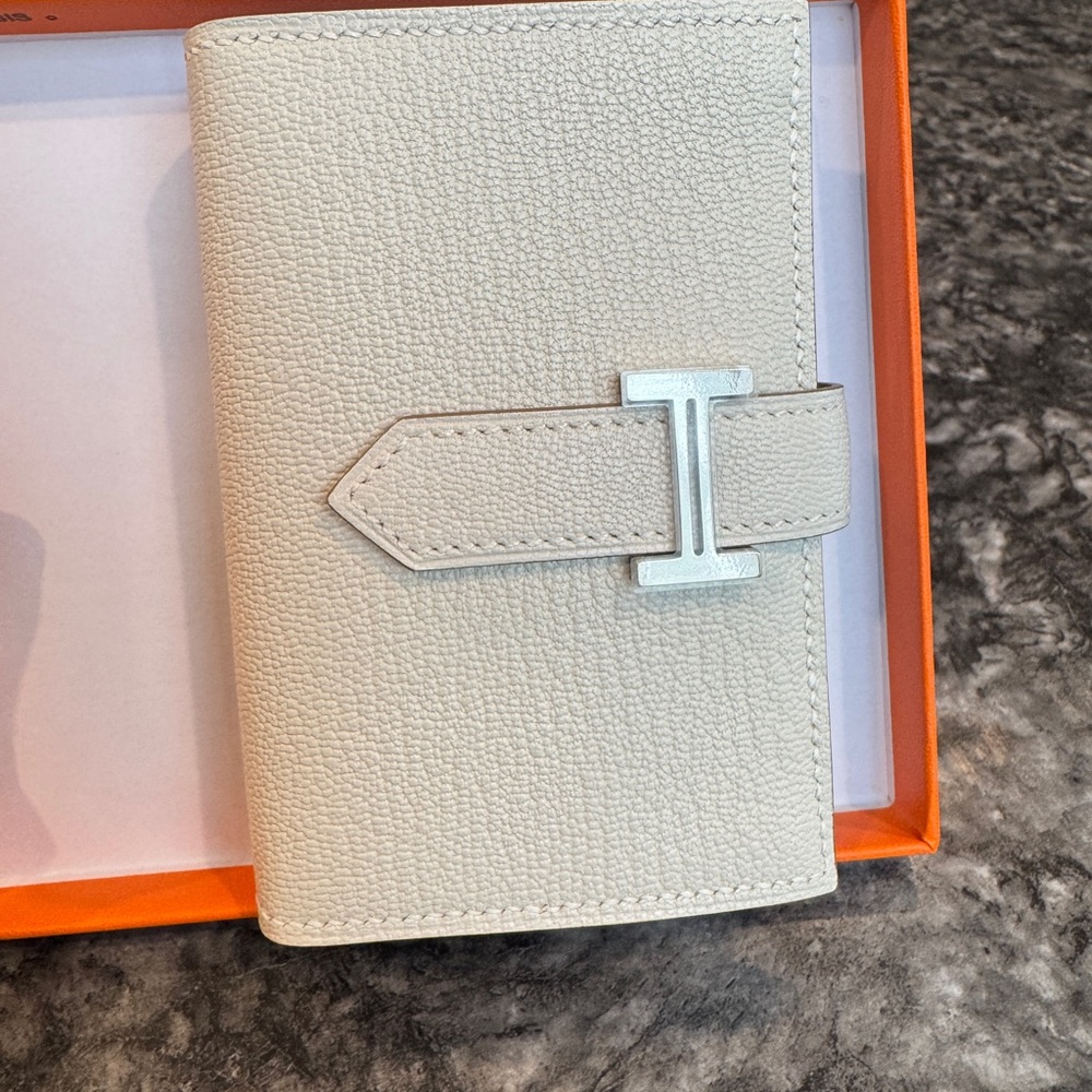 Hermes Bearn Mysore Goatskin Leather Card Holder Wallet in Mushroom